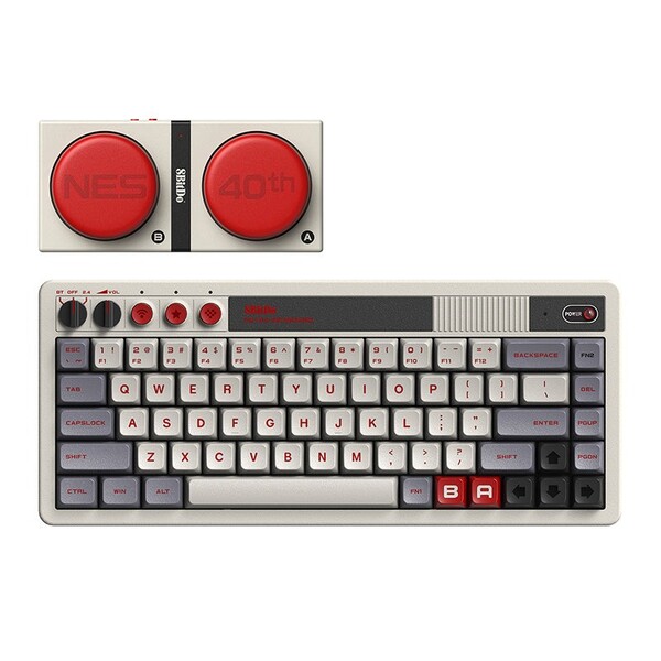 Le 8BitDo Retro 68 Keyboard - NES 40th Limited Edition est équipé de Super Buttons sans fil. (Source de l'image : 8BitDo)