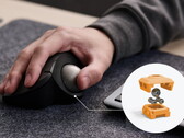 La souris Elecom Ist Plus trackball (IT10MRS) utilise des roulettes à 5 billes avec une friction réduite.