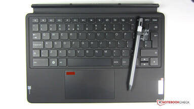 Accessoires en option : Le stylo Lenovo Tab Pen Plus, le clavier d'accueil avec pavé tactile...