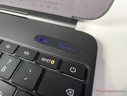Pratique : le petit écran affiche le niveau de batterie et plus encore.