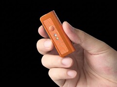 L’Oknife MK est légèrement plus petit qu’un briquet BIC.