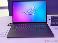 L'ordinateur portable de jeu ROG Zephyrus G16 d'Asus est désormais équipé d'un nouveau processeur AMD (image via Notebookcheck)