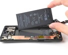 Il est désormais possible de remplacer la batterie du Pixel 6a par une pièce authentique de Google. (Image source : iFixit)