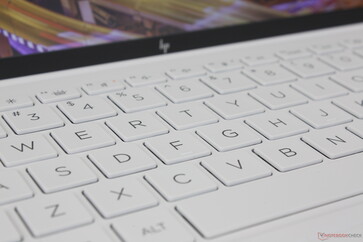 Les touches ont un retour d'information net et bruyant, mais leur course est relativement faible