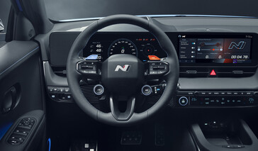 Le volant de la Ioniq 5 N est orné d'un grand logo N, d'un bouton N Grin Boost et de palettes de changement de vitesse. (Source : Hyundai)
