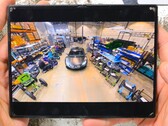 À la recherche de traces de tiranium, la chaîne YouTube JerryRigEverything démonte le Samsung Galaxy Z Fold8.