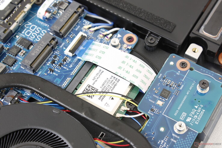 Le module WLAN se trouve sous l'un des emplacements SSD M.2