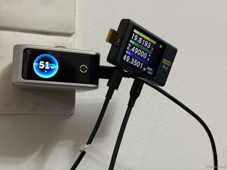 Comparaison des mesures de l'Ugreen Nexode Pro 160 W à l'aide d'un multimètre et d'un testeur USB