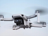 Le Mini 2 SE perd les capacités 4K du Mini 2 pour atteindre un prix plus bas. (Image source : DJI)