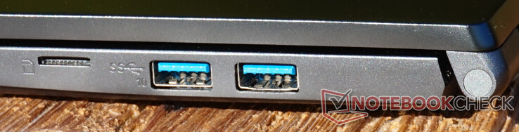 Connexions à droite : emplacement microSD, deux USB-A (10 Gbit/s)