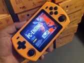 Une photo d'une unité de vente au détail Powkiddy P36S dans sa finition orange.