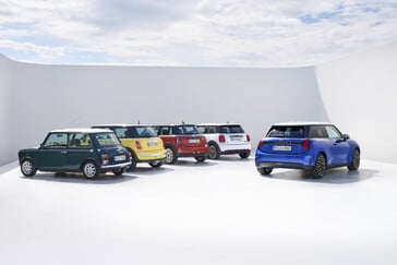 Malgré la mise à jour de la transmission et un léger ajustement des proportions, la nouvelle Mini Cooper SE n'est pas très éloignée de la Mini Cooper originale en termes de taille. (Source : Mini)