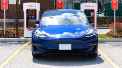 Les superchargeurs creusent l&#039;écart des coûts de ravitaillement des VE par rapport aux véhicules à essence (image : Tesla)