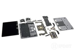 Le nouveau MacBook Pro 2021 a été démonté afin d'évaluer sa réparabilité (Image : iFixit)