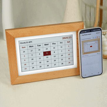 Cadre photo numérique Bigme affichant un calendrier à côté d'un smartphone.