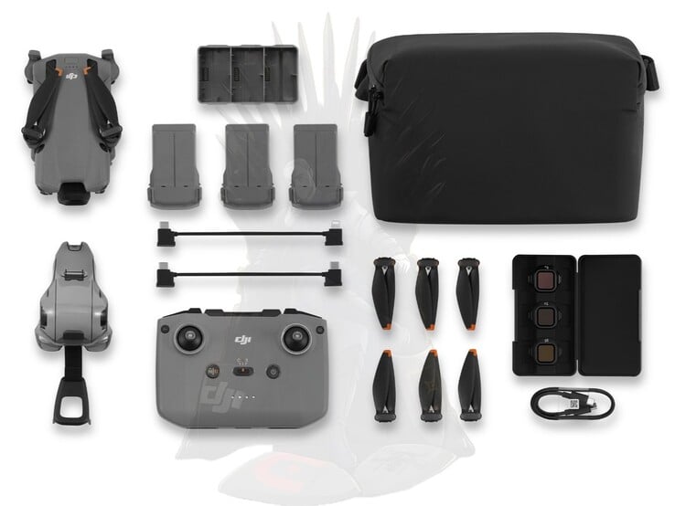 Le DJI Mini 5 Pro Fly More Combo avec le DJI RC-N3. (Source de l'image : @quadro-news)