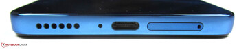 En bas : haut-parleurs, microphone, USB-C 2.0, emplacement SIM/microSD