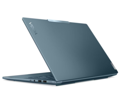 Ports latéraux droits du Lenovo Yoga Pro 9 RTX 5060. (Source de l'image : Globaldata)