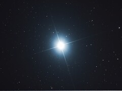 Image montrant l'étoile Sirius dans l'espace. (Source de l'image : dom1706 - Pixabay)