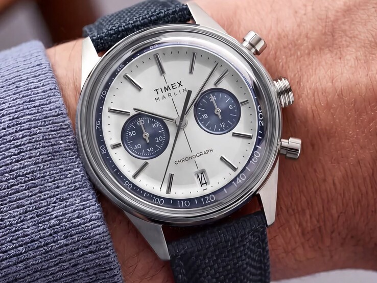 Gros plan du Timex Marlin Jet Chronograph TW2Y89900 au poignet.