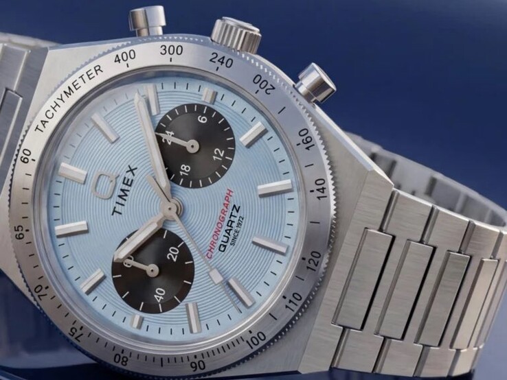 La Timex TW2Y92400, dotée d’un cadran radial bleu glacier de style CD, de sous-cadrans noirs,