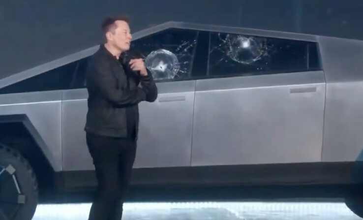 Elon Musk a semblé surpris par les éclats de verre "blindé" du Cybertruck (Image : Tesla)