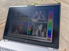 A l'extérieur, sous la lumière du soleil