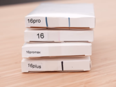Déballons quelques nouveaux iPhones( ?). (Source : Unbox Therapy via YouTube)