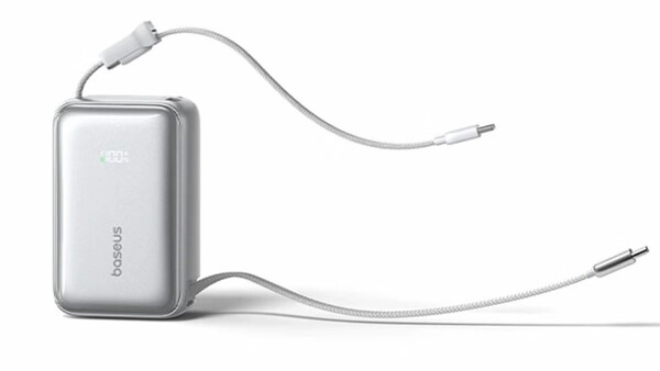 Le Baseus PicoGo AR11 dispose de deux câbles USB-C intégrés, dont l'un est rétractable.