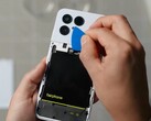 La batterie du Fairphone 6 est particulièrement facile à remplacer. (Source de l'image : iFixit)