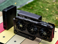 Le MCIO de l'eGPU GPD G2 sera limité aux vitesses PCIe 4.0 x8. Pcitured : une image montrant le GPD G2 avec un GPU et le mini PC GPD Box. 