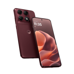 Le Motorola Edge 70 Pro+ en Pantone Zinfandel.