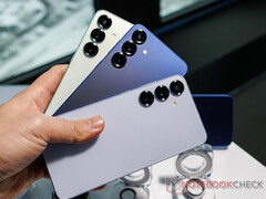 Le Samsung Galaxy S25 Plus est équipé d'un Snapdragon 8 Elite pour Galaxy et d'un matériel pratiquement identique à celui de son prédécesseur (Image source : Notebookcheck)