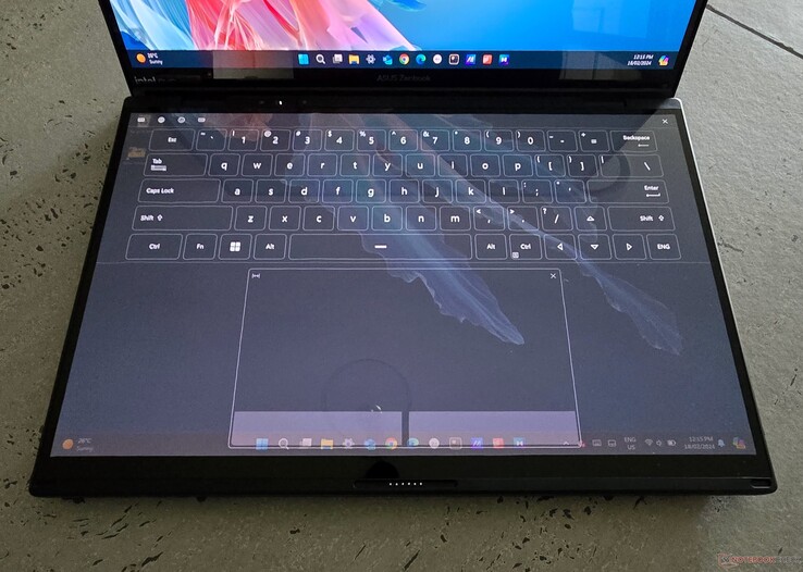 Le clavier logiciel du Zenbook DUO en mode transparent. (Image : Notebookcheck)