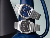 Les montres rétro analogiques-numériques Casio AQ-240E-1A et AQ-240E-2A2, dotées respectivement de cadrans noirs et bleus à effet soleil, présentées côte à côte.