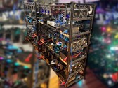 Plate-forme de minage de cryptomonnaies avec des cartes NVIDIA (image : miner69niner/Reddit, édité)