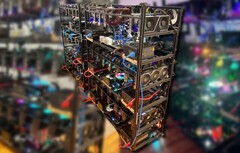 Plate-forme de minage de cryptomonnaies avec des cartes NVIDIA (image : miner69niner/Reddit, édité)