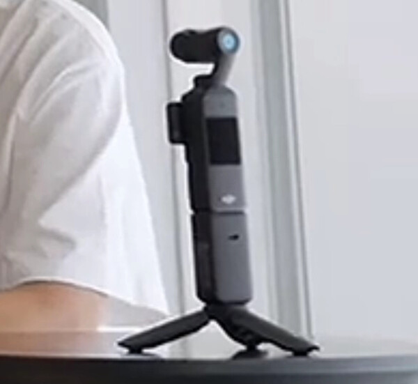Une deuxième image d'allegdly montrant la DJI Osmo Pocket 4 a également été publiée en août. (Source de l'image : via Fixed Focus Digital)