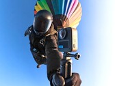 Le nouveau GoPro Max 2 vient de tomber du ciel, comme le montre cette image teaser officielle (Image source : GoPro)