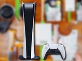La PlayStation 5 a déjà été révisée moins d'un an après son lancement initial en novembre 2020. (Image source : Sony/Austin Evans - édité)