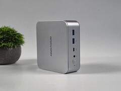 Minisforum M2 mini PC vue des ports avant