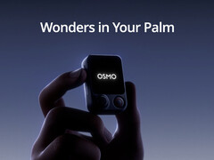 Gros plan sur la télécommande innovante de DJI.