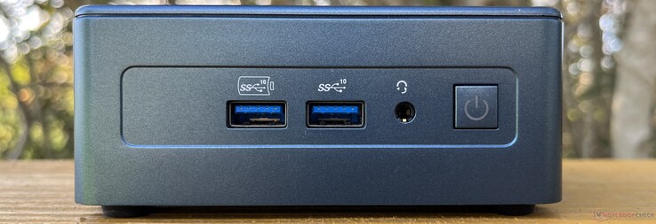 Façade : 2x USB-A 3.2 Gen 2 (10 Gbps, 1 toujours actif), casque, bouton d'alimentation