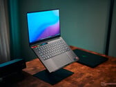 Plus fin et avec OLED, mais seulement l'ordinateur portable RTX 5070 - Razer Blade 14 2025 Review