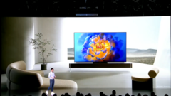 Lei Jun présente les nouveaux Mi TVs. (Source : Xiaomi)