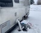 Le Bitcoin Antminer S9 a été placé dans une petite boîte à l'extérieur de la caravane Airstream de 22 pieds de long (Image : Michael Schmid)