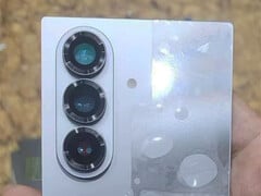 Le Galaxy Z Fold7 semble combiner des éléments de design des deux smartphones Galaxy Z Fold que Samsung a lancés en 2024. (Source de l&#039;image : Weibo)