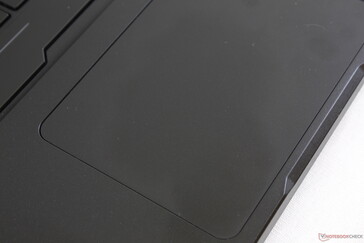 La taille du clickpad du Zephyrus G15 est correcte, mais les touches de souris intégrées aurait dû être plus fermes.