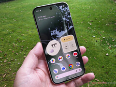 La série Pixel 11 de Google devrait être dotée d'écrans plus lumineux. Photo : la face avant du Pixel 10 XL.