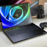Un joueur extrêmement rapide, mais relativement silencieux - Razer Blade 18 2025 RTX 5090 laptop review